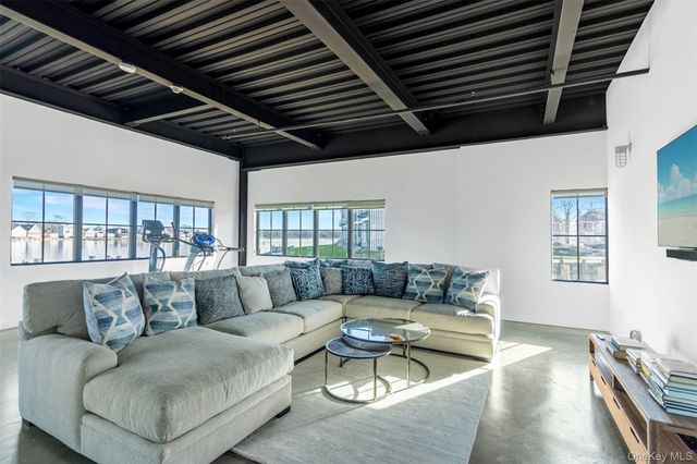 123 Sterling Avenue 12, Greenport, NY 11944