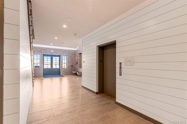 123 Sterling Avenue 12, Greenport, NY 11944