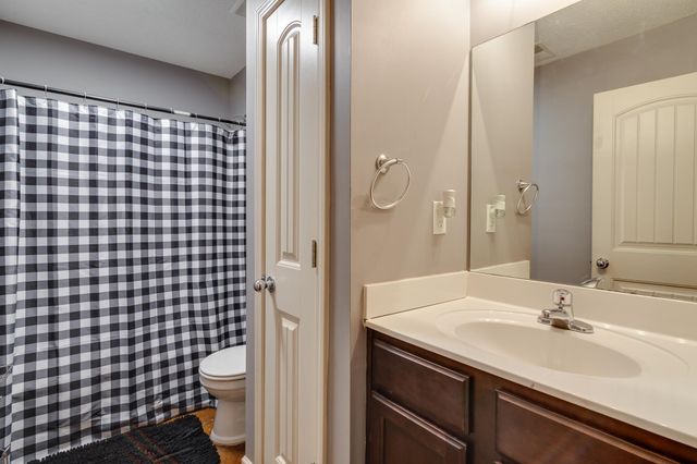 5616 FALLING BARK DR, Memphis, TN 38134