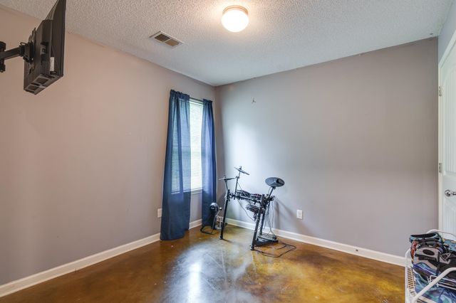 5616 FALLING BARK DR, Memphis, TN 38134