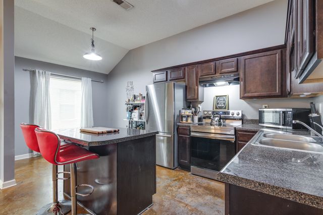 5616 FALLING BARK DR, Memphis, TN 38134