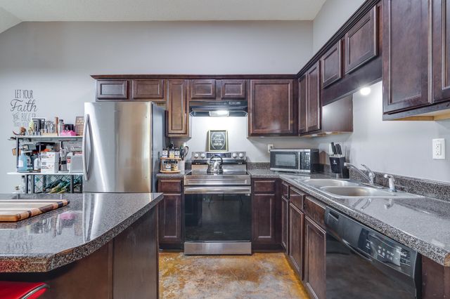 5616 FALLING BARK DR, Memphis, TN 38134