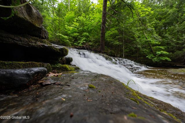 48 Lakeview Avenue, Moriah, NY 12960