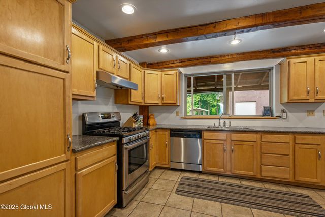 48 Lakeview Avenue, Moriah, NY 12960