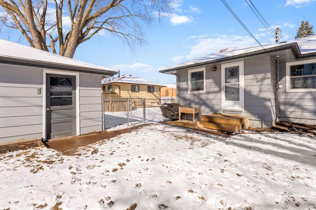 8019 47th Avenue N, New Hope, MN 55428