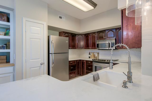 700 Daniel Ellis Drive 8106, Charleston, SC 29412