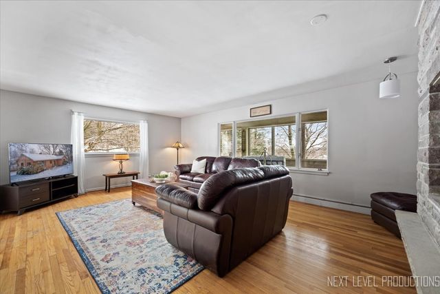 38W443 Sunset Drive, St. Charles, IL 60175