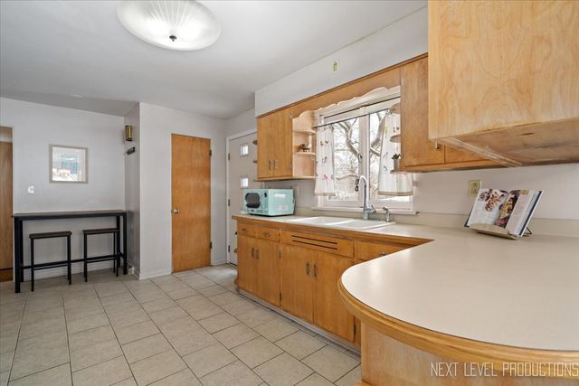 38W443 Sunset Drive, St. Charles, IL 60175