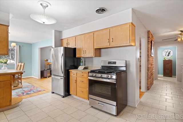 38W443 Sunset Drive, St. Charles, IL 60175