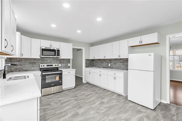 8112 Raytown Road, Raytown, MO 64138