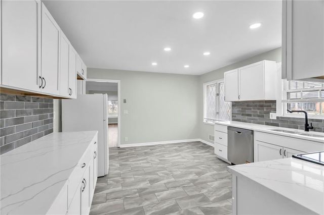 8112 Raytown Road, Raytown, MO 64138