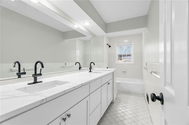 8112 Raytown Road, Raytown, MO 64138