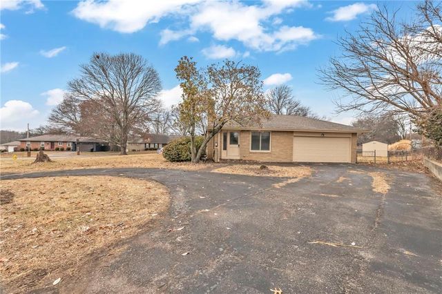 8112 Raytown Road, Raytown, MO 64138