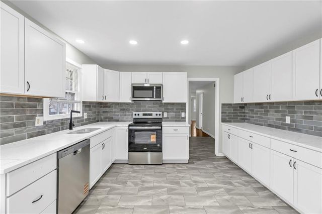 8112 Raytown Road, Raytown, MO 64138