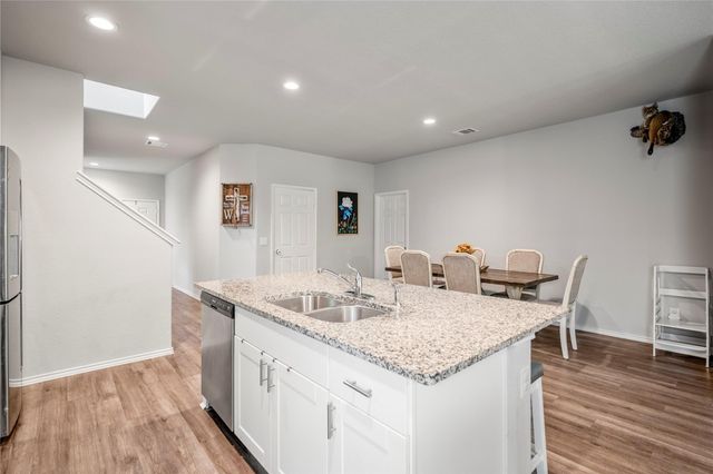 210 Bellewood Manor Drive, Magnolia, TX 77354