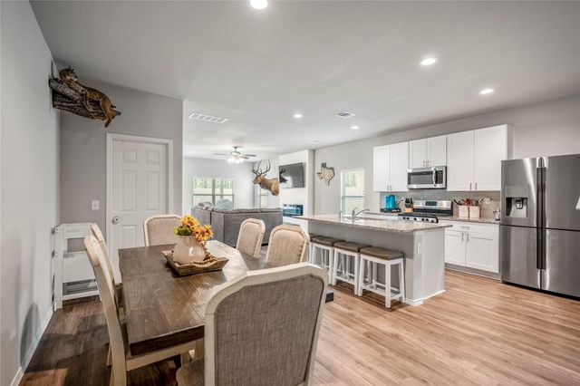 210 Bellewood Manor Drive, Magnolia, TX 77354