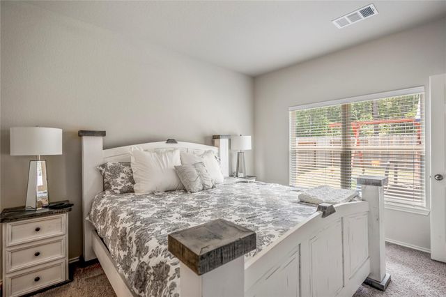 210 Bellewood Manor Drive, Magnolia, TX 77354