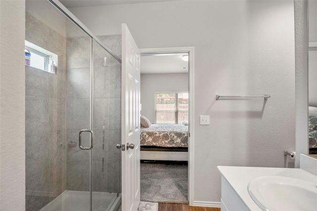 210 Bellewood Manor Drive, Magnolia, TX 77354