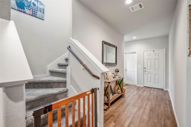 210 Bellewood Manor Drive, Magnolia, TX 77354