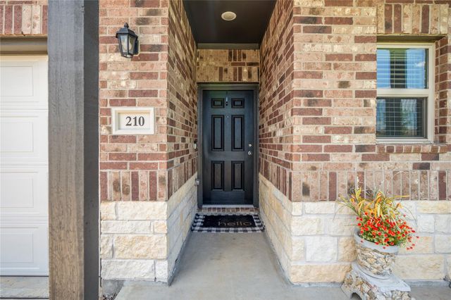 210 Bellewood Manor Drive, Magnolia, TX 77354