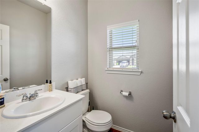 210 Bellewood Manor Drive, Magnolia, TX 77354