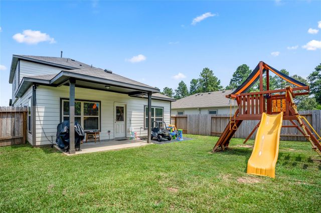 210 Bellewood Manor Drive, Magnolia, TX 77354