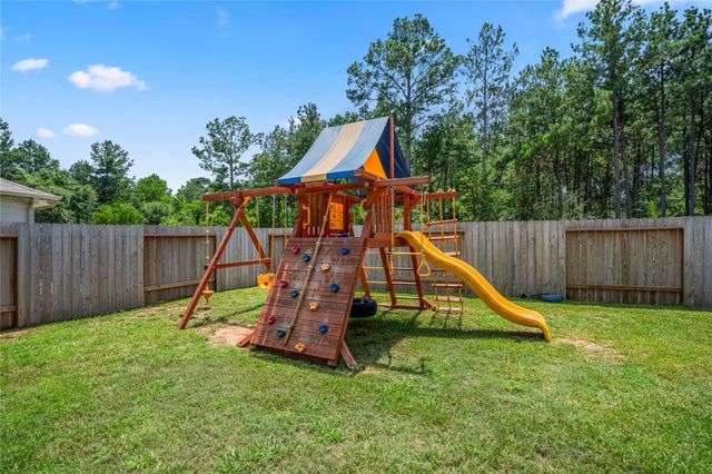 210 Bellewood Manor Drive, Magnolia, TX 77354