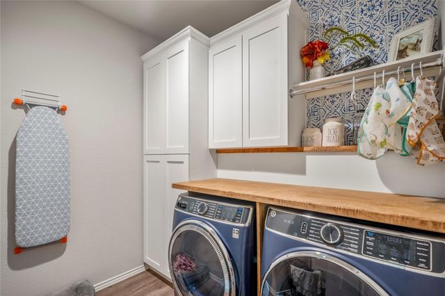 210 Bellewood Manor Drive, Magnolia, TX 77354