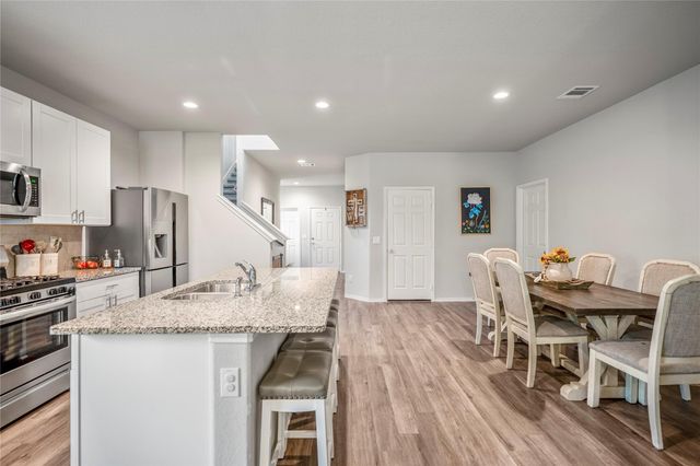 210 Bellewood Manor Drive, Magnolia, TX 77354