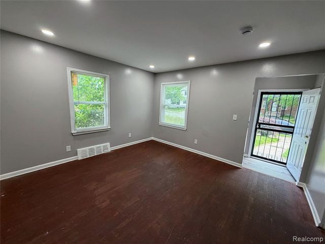 14903 Woodmont Avenue, Detroit, MI 48227
