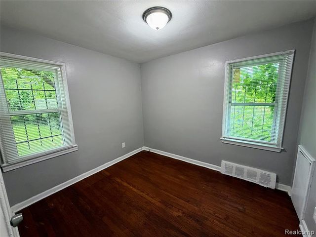 14903 Woodmont Avenue, Detroit, MI 48227