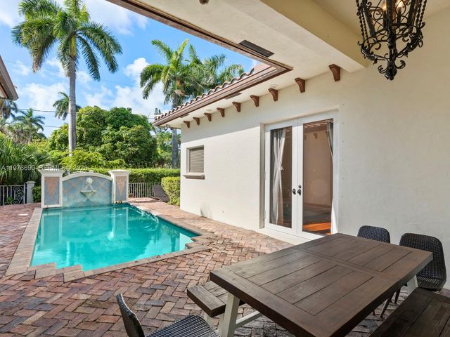 1223 Jackson St, Hollywood, FL 33019