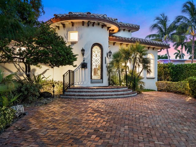 1223 Jackson St, Hollywood, FL 33019