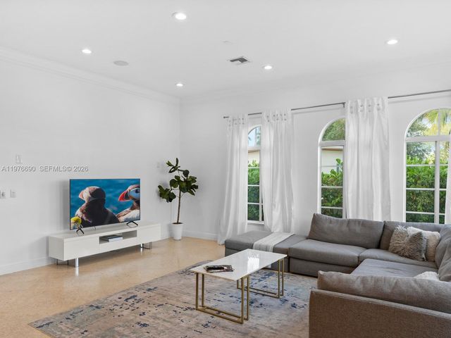 1223 Jackson St, Hollywood, FL 33019