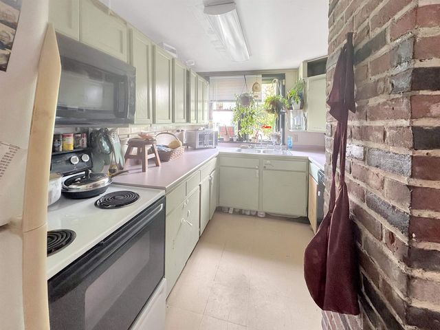 9 Seabury Street, Rutland City, VT 05701