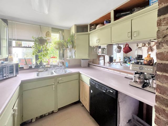 9 Seabury Street, Rutland City, VT 05701