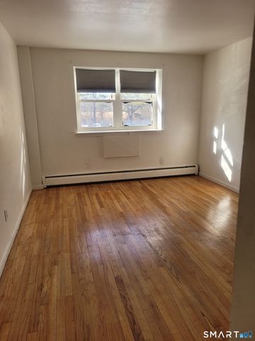 70 Farmington Avenue 1T, New London, CT 06320