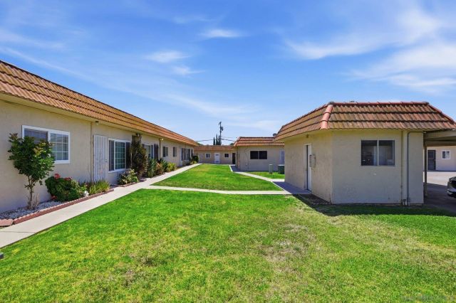 2012 E Mission Ave 11, Escondido, CA 92027