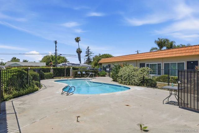 2012 E Mission Ave 11, Escondido, CA 92027
