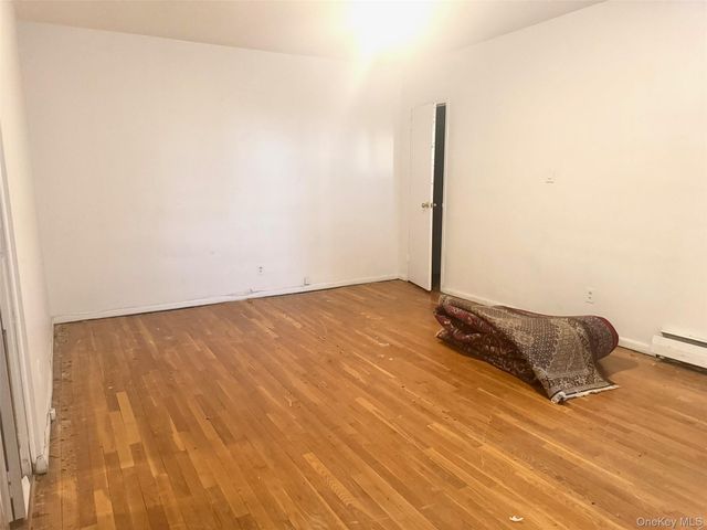 21 Bond Street 3A, Great Neck, NY 11021