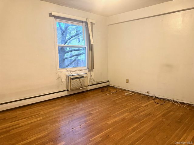 21 Bond Street 3A, Great Neck, NY 11021