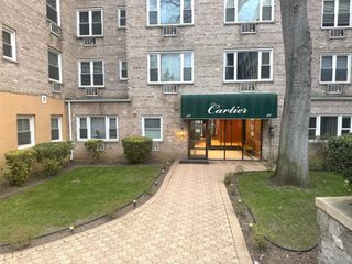 21 Bond Street 3A, Great Neck, NY 11021