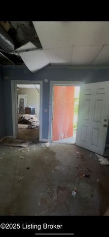 1418 Hazel St, Louisville, KY 40211