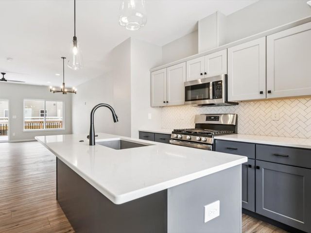 946 Dubs Drive, Iowa City, IA 52246