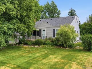 7790 Powers Court, Shelby Charter Township, MI 48317