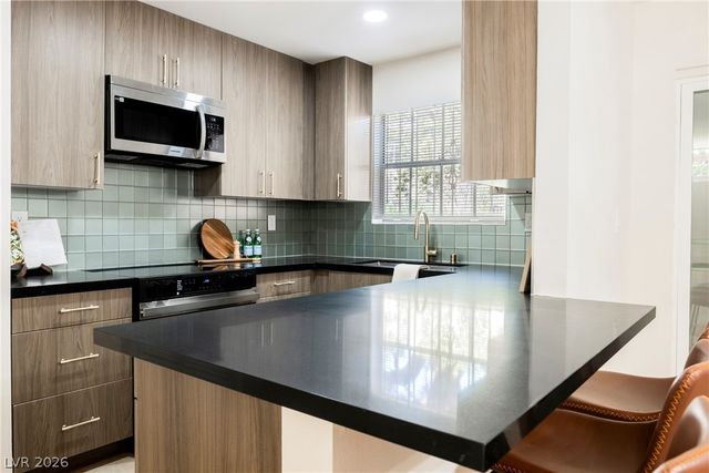 608 Tam O Shanter, Las Vegas, NV 89109