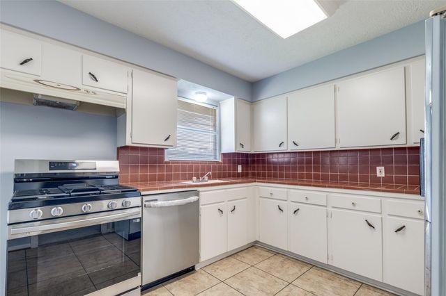 5822 Black Gum Drive, Houston, TX 77092