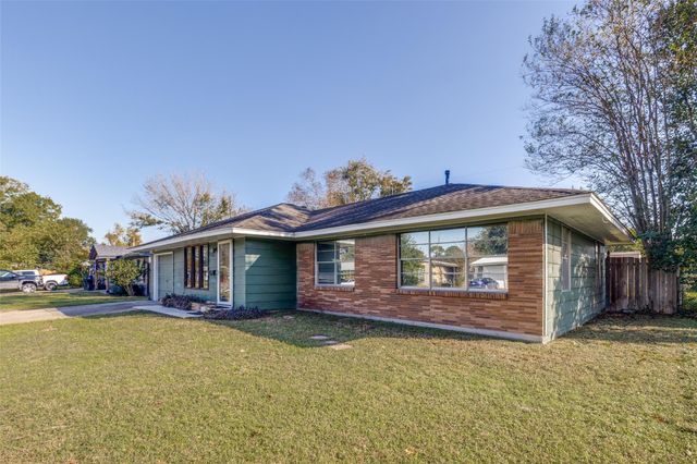 5822 Black Gum Drive, Houston, TX 77092