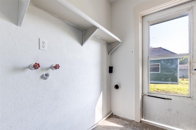 5822 Black Gum Drive, Houston, TX 77092