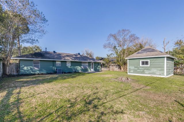 5822 Black Gum Drive, Houston, TX 77092